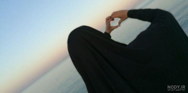  ژست عکس کنار دریا دخترانه با حجاب