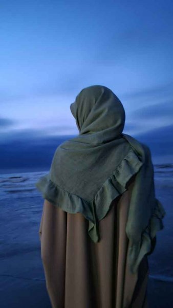 عکس پروفایل دختر با حجاب کنار دریا فانتزی