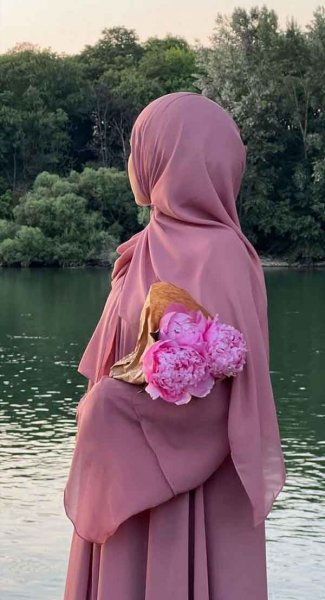  عکس پروفایل دختر با حجاب کنار دریا فانتزی