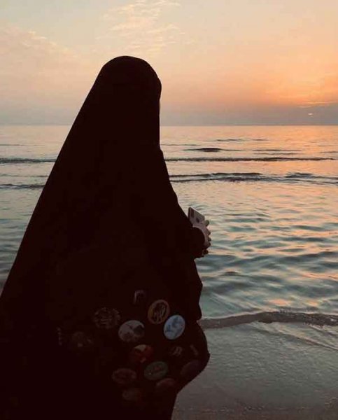  عکس پروفایل دختر با حجاب کنار دریا فانتزی