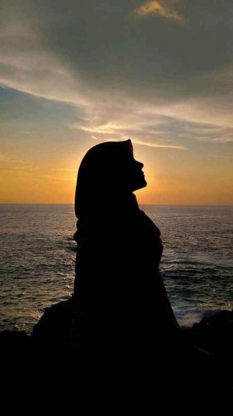  عکس پروفایل دختر با حجاب کنار دریا فانتزی