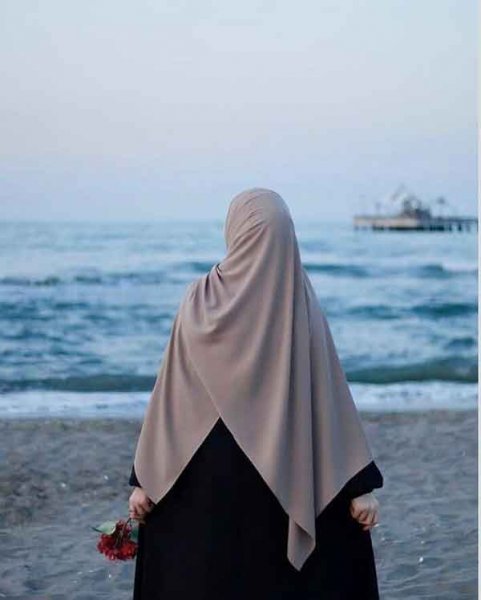  عکس پروفایل دختر با حجاب کنار دریا فانتزی