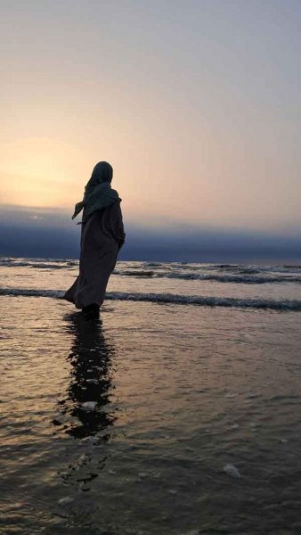  عکس پروفایل دختر با حجاب کنار دریا فانتزی