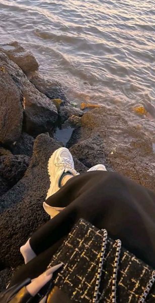  عکس پروفایل دختر با حجاب کنار دریا فانتزی