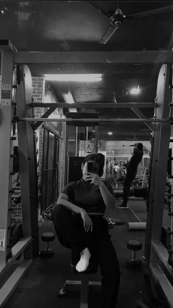 عکس دختر در باشگاه بدنسازی برای پروفایل