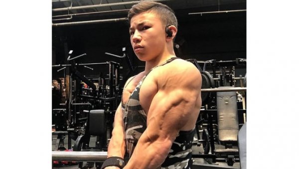  عکس بدنسازی پسر ۱۶ ساله ایرانی