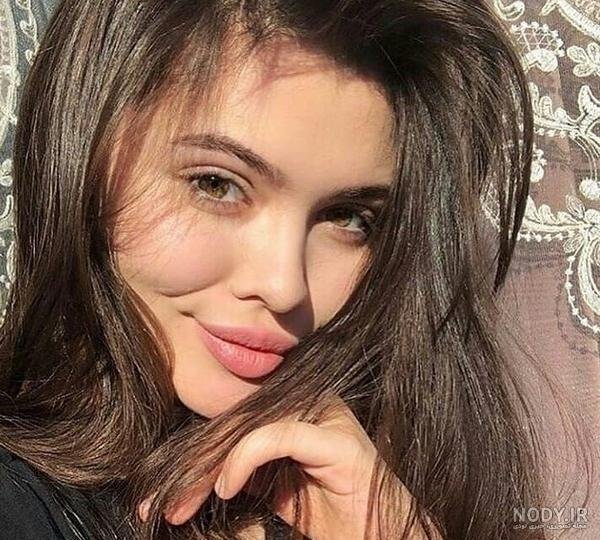  عکس فیک دخترونه چندتا شبیه هم