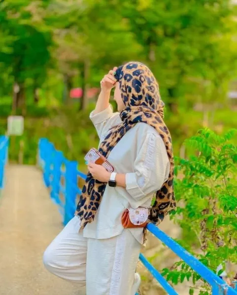  عکس فیک دخترونه چندتا شبیه هم