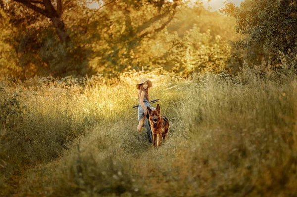 عکس دختر با سگ برای پروفایل فیک