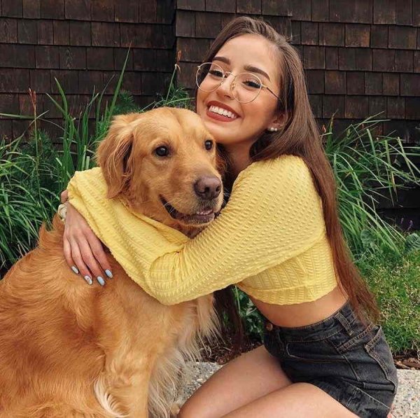 عکس دختر با سگ پاکوتاه