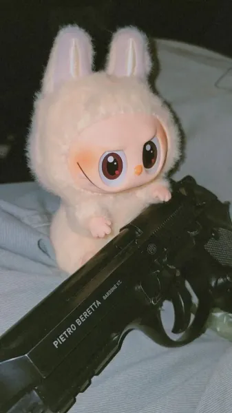 تصویر زمینه لبوبو صورتی