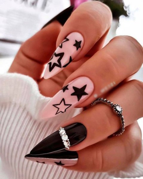  75 عکس طرح ناخن فانتزی کوتاه