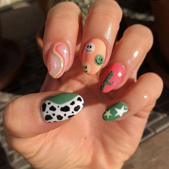  75 عکس طرح ناخن فانتزی کوتاه