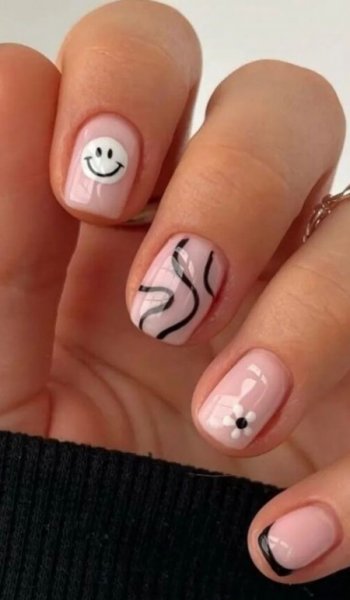  79 عکس طرح ناخن کرومی دارک