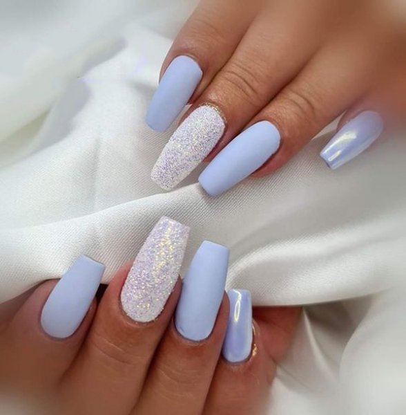  55 عکس طرح ناخن آبی و سفید