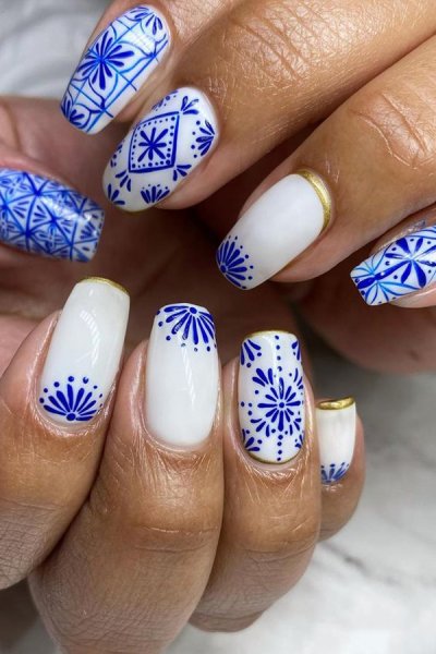  55 عکس طرح ناخن آبی و سفید