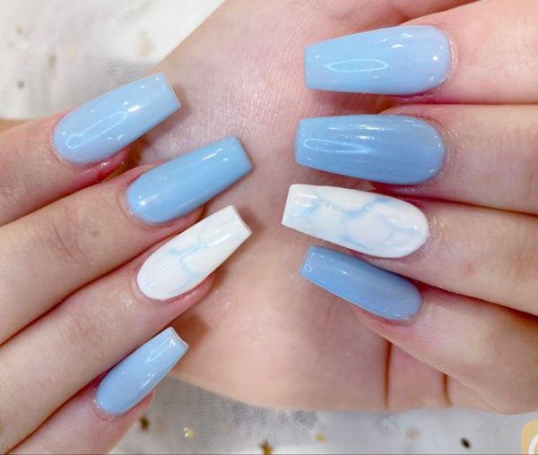  55 عکس طرح ناخن آبی و سفید