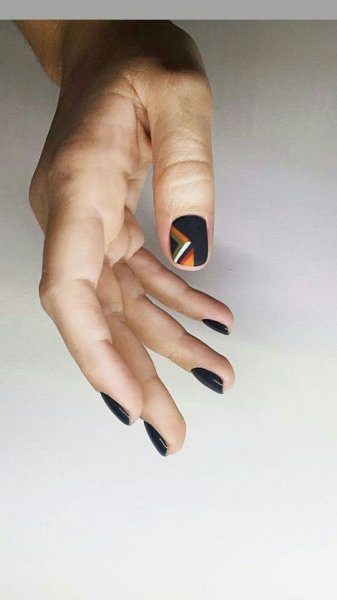  عکس طرح ناخن رنگ مشکی
