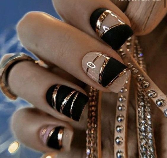 عکس طرح ناخن مشکی خفن کوتاه