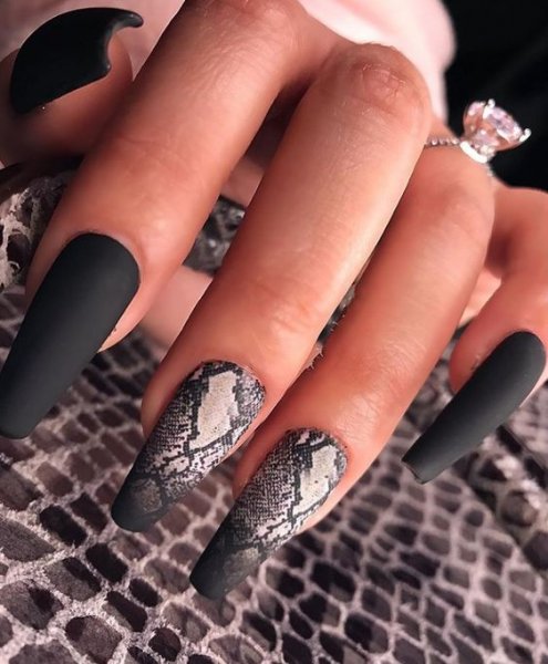  عکس طرح ناخن مشکی خفن کوتاه