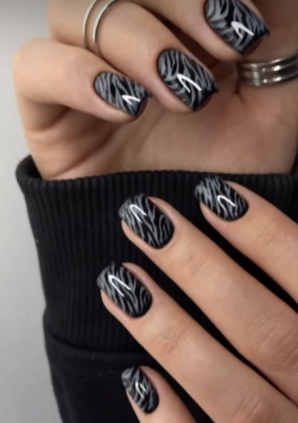  عکس طرح ناخن مشکی خفن کوتاه