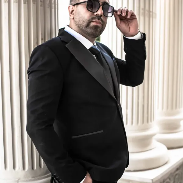  ژست عکاسی مردانه رسمی