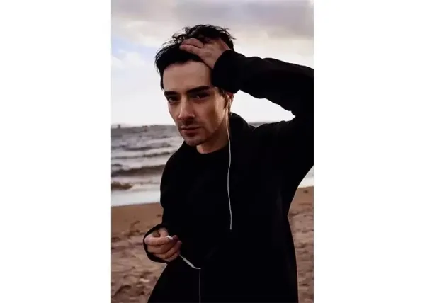  ژست عکاسی مردانه ایستاده