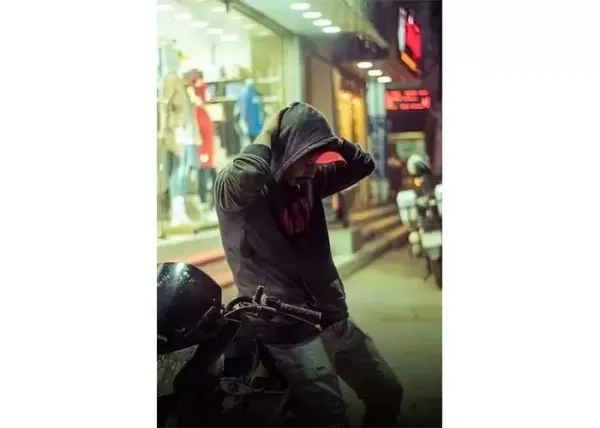  ژست عکاسی مردانه ایستاده