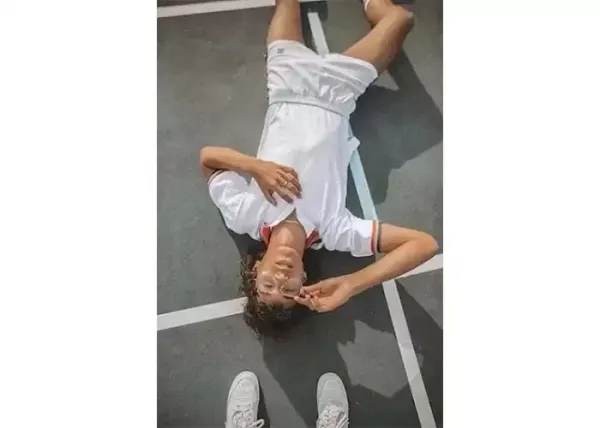  ژست عکاسی مردانه ایستاده