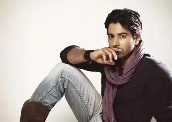  ژست عکاسی مردانه ایستاده