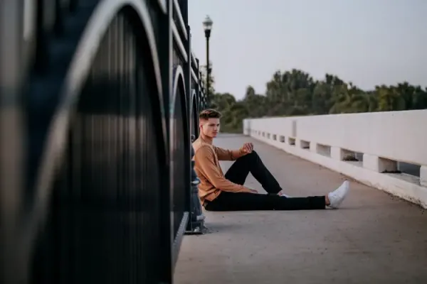  ژست عکاسی مردانه ایستاده