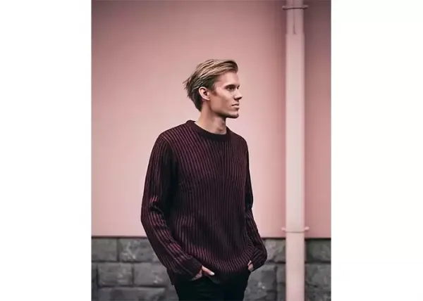  ژست عکاسی مردانه ایستاده