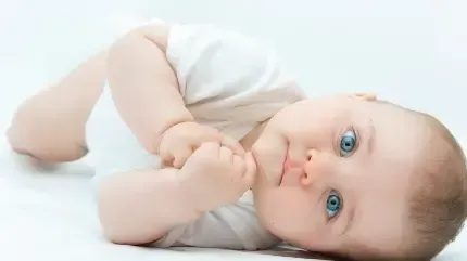  عکس پسر بچه خوشگل چشم رنگی