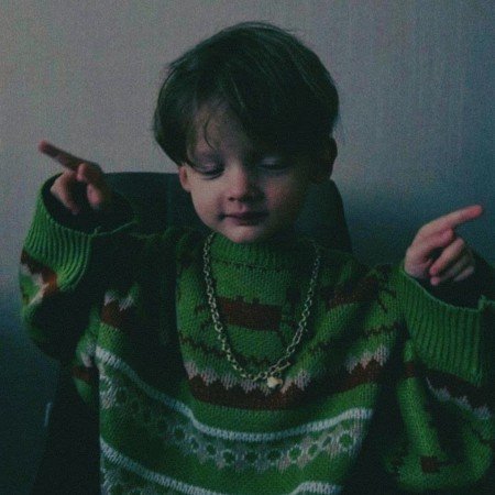  عکس پسر بچه خوشگل چشم رنگی مو فرفری