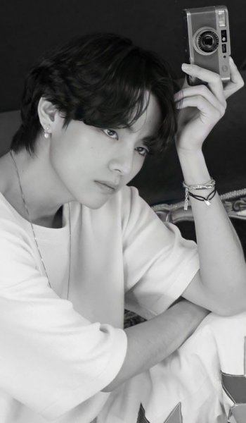  عکس پسر بچه خوشگل چشم رنگی مو فرفری