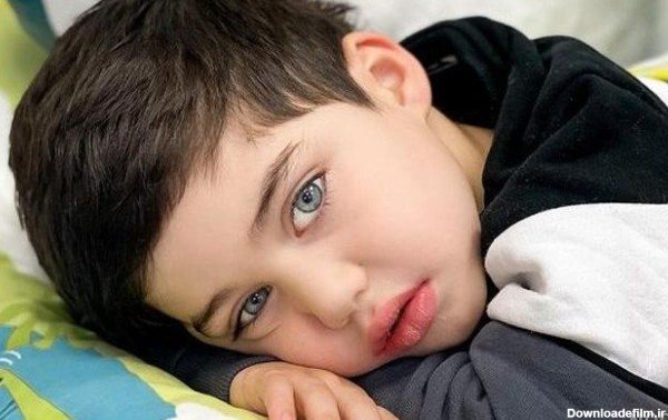  عکس بچه خوشگل چشم رنگی پسر بزرگ