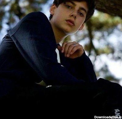  عکس بچه خوشگل چشم رنگی پسر بزرگ