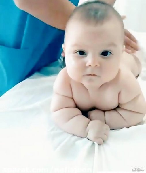  عکس بچه خوشگل چشم رنگی دختر برای پروفایل