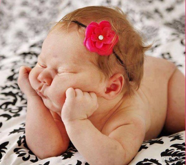  عکس بچه خوشگل چشم رنگی دختر برای پروفایل