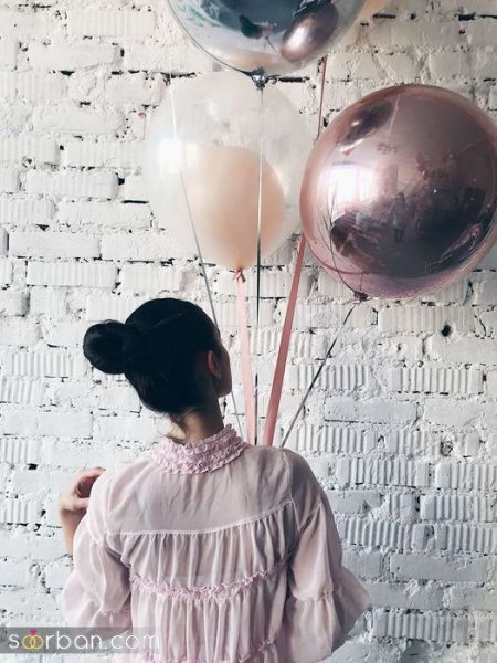 ژست عکس تولد دخترانه در خانه