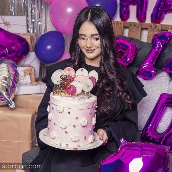  ژست عکس تولد دخترانه در خانه