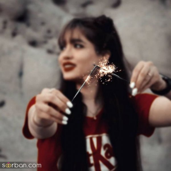  ژست عکس تولد دخترانه در خانه