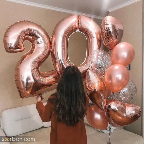  ژست عکس تولد دخترانه در خانه