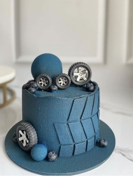  کیک تولد پسرانه بزرگسال ساده