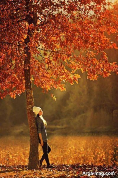  ژست عکاسی دخترانه در باغ