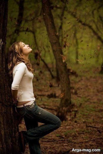  ژست عکاسی دخترانه در باغ