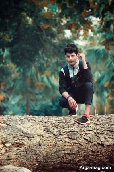  ژست عکاسی دخترانه در باغ