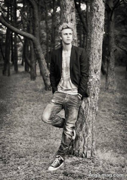  ژست عکاسی دخترانه در باغ