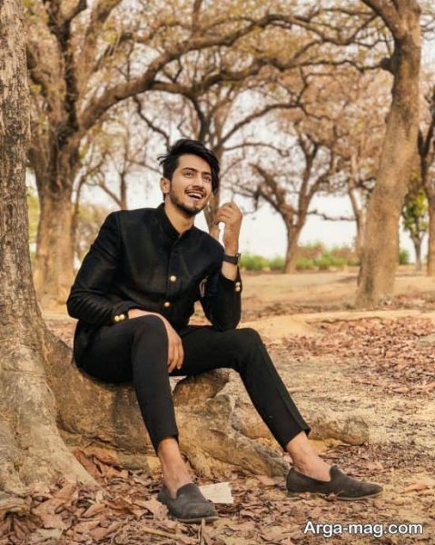  ژست عکاسی دخترانه در باغ