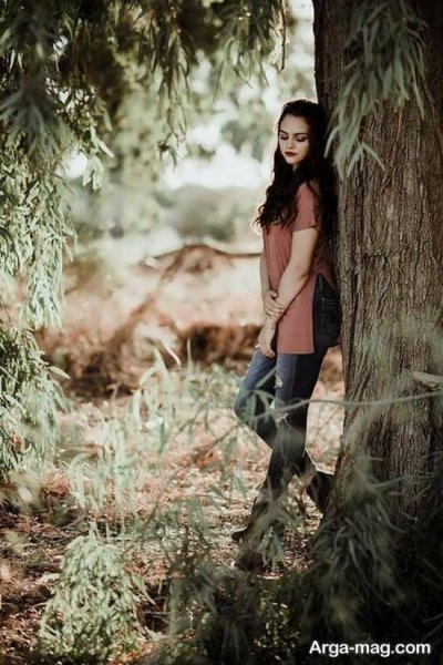  ژست عکاسی دخترانه در باغ